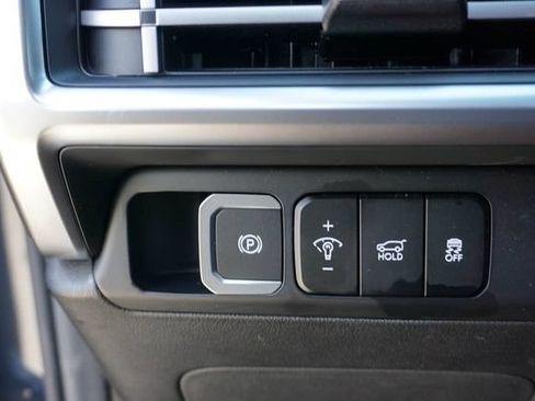 Used 2025 Hyundai Santa Fe SEL FWD image 16