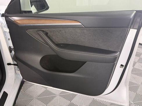 Used 2024 Tesla Model Y Long Range image 32