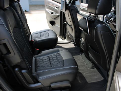 Used 2022 Buick Enclave Avenir w/ Avenir Technology Package image 14