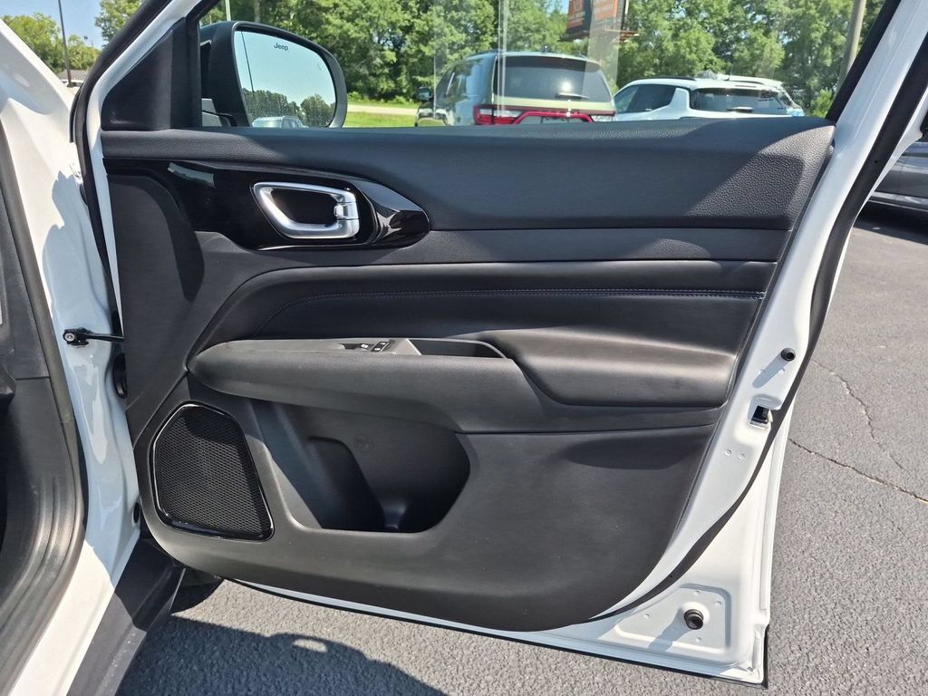 New 2026 Jeep Compass Latitude AWD/4WD image 33