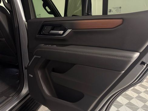 Used 2025 GMC Yukon Denali image 31