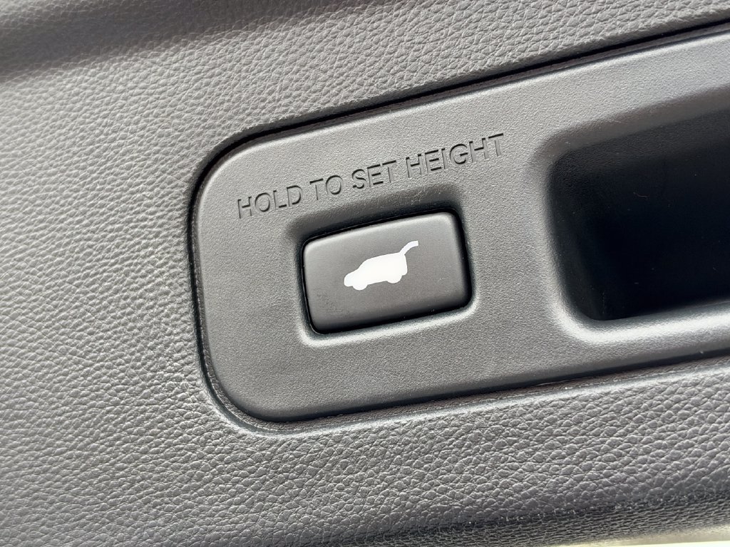 Used 2023 Acura MDX w/ Technology Package AWD/4WD image 19