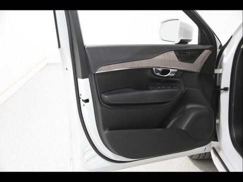 Used 2021 Volvo XC90 T6 Inscription w/ Climate Package image 4