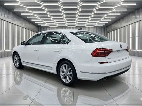 Used 2018 Volkswagen Passat 2.0T S FWD image 2