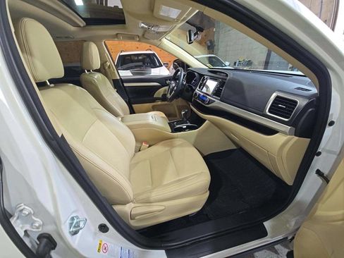 Used 2016 Toyota Highlander XLE AWD/4WD image 15