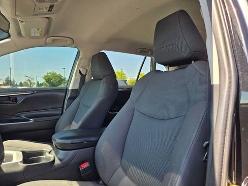 Certified 2020 Toyota RAV4 LE w/ Carpet Mat Package AWD/4WD image 22