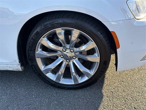 Used 2019 Chrysler 300 Limited w/ Safetytec Plus Group image 7