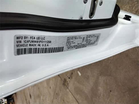 Used 2023 Jeep Cherokee Altitude Lux image 13