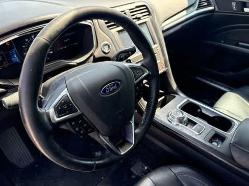 Used 2017 Ford Fusion Titanium FWD image 10