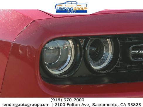 Used 2015 Dodge Challenger SXT image 7