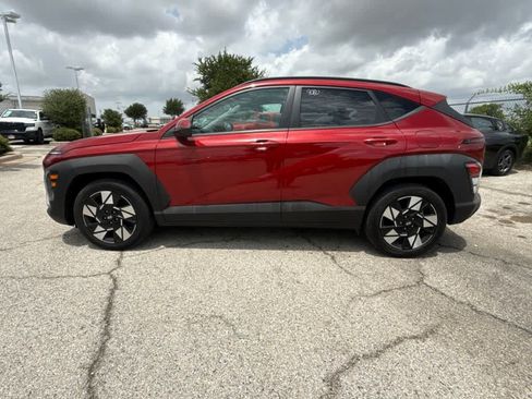 Used 2025 Hyundai Kona SEL FWD image 2