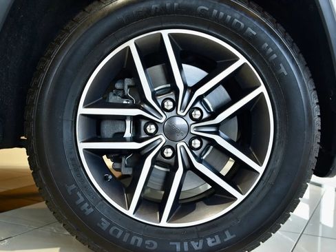 Used 2022 Jeep Grand Cherokee Limited AWD/4WD image 9