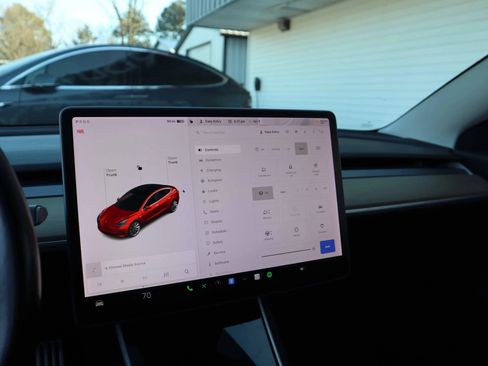 Used 2018 Tesla Model 3 Long Range image 16