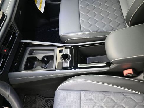 New 2026 Volkswagen Tiguan SEL R-Line image 9