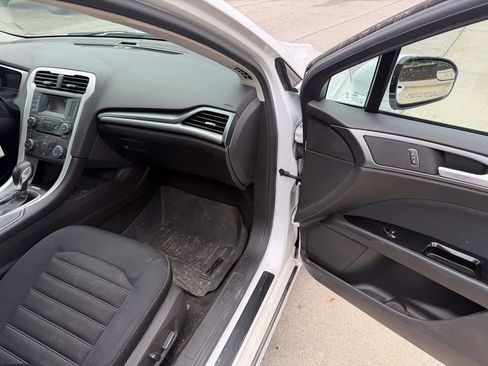 Used 2015 Ford Fusion SE FWD image 16