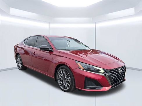 Used 2024 Nissan Altima 2.0 SR FWD image 8
