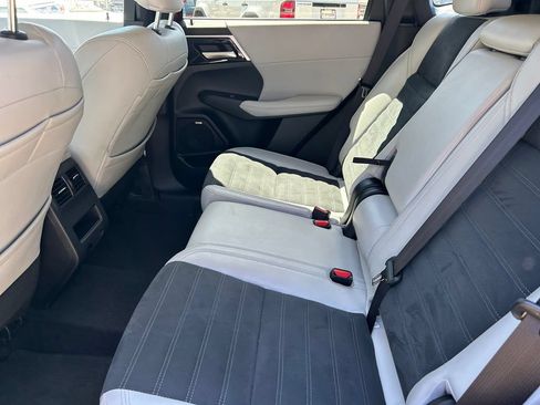 Used 2025 Mitsubishi Outlander SE FWD image 16