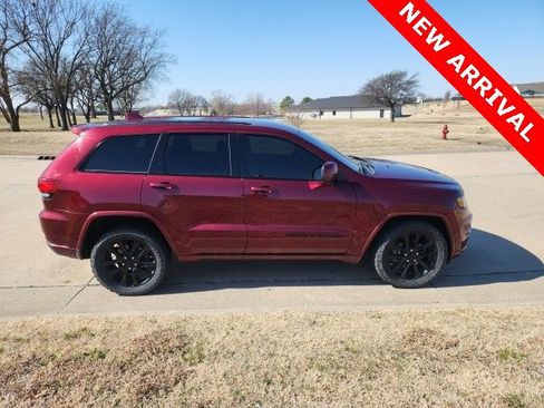Used 2019 Jeep Grand Cherokee Altitude image 2
