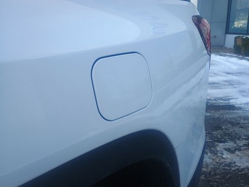 Used 2023 GMC Acadia SLT w/ Elevation Edition image 7