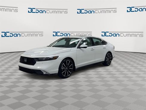 Used 2023 Honda Accord Touring image 4