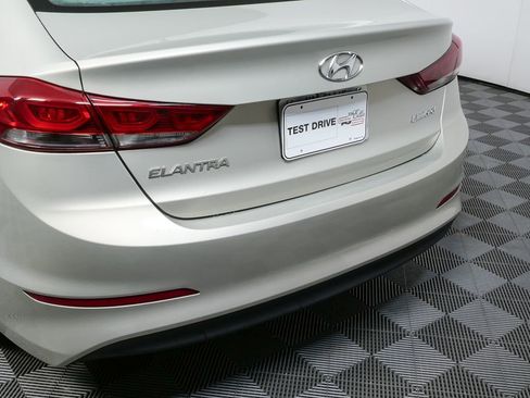 Used 2017 Hyundai Elantra Limited image 30