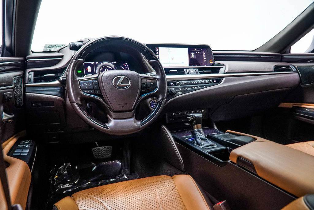 Used 2020 Lexus ES 300h Ultra Luxury FWD image 18