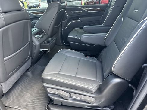 Used 2024 Cadillac Escalade ESV Premium Luxury w/ Performance Package AWD/4WD image 19