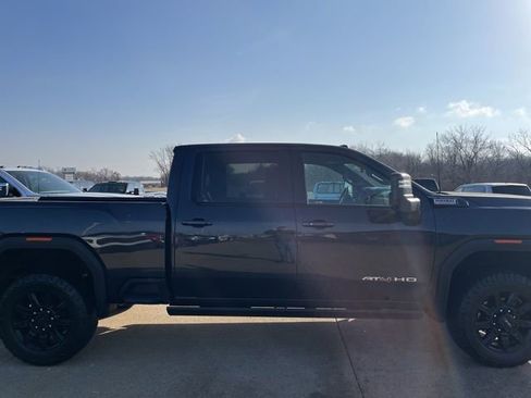 Used 2024 GMC Sierra 2500 AT4 w/ AT4 Premium Plus Package image 4