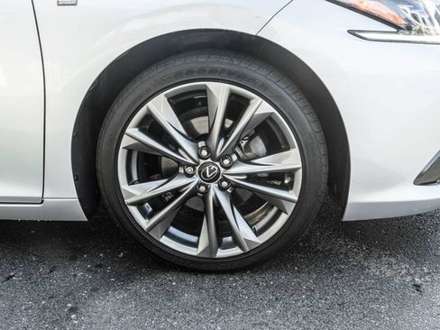 Used 2019 Lexus ES 350 F Sport w/ Accessory Package 2 FWD image 5
