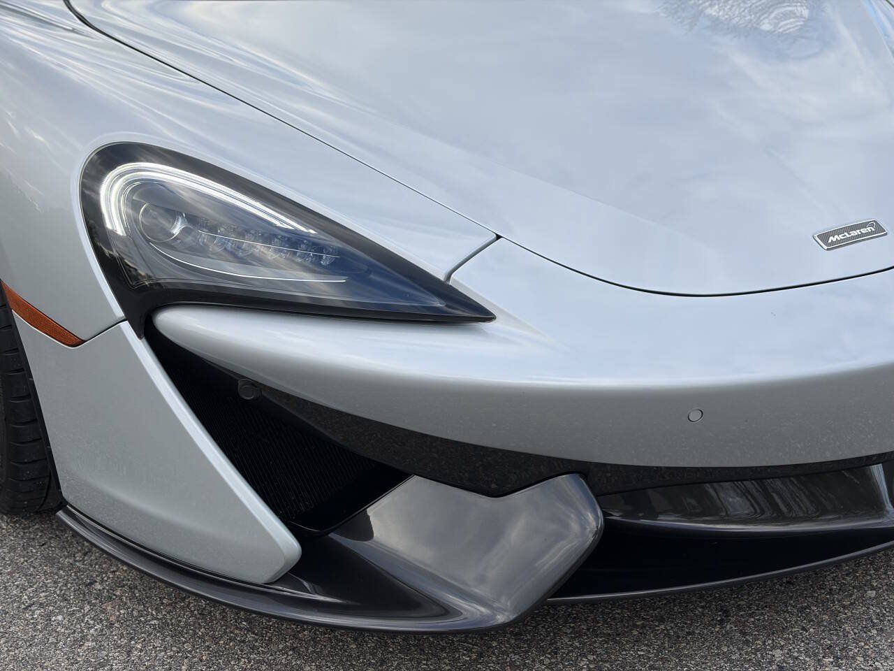Used 2017 McLaren 570S RWD image 19