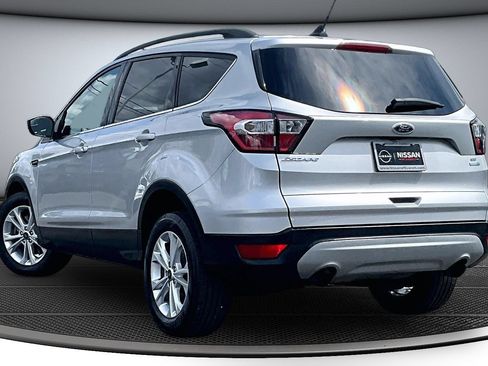Used 2018 Ford Escape SE w/ SE Sync 3 Package AWD/4WD image 4