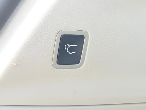 Used 2023 Chrysler Pacifica Touring-L image 26