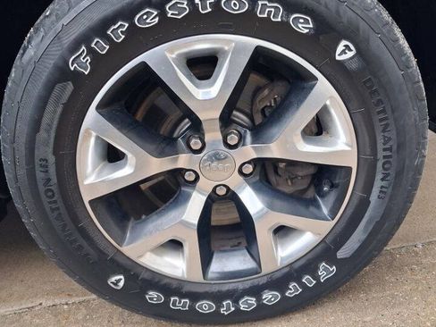 Used 2014 Jeep Cherokee Trailhawk w/ Comfort/Convenience Group image 9