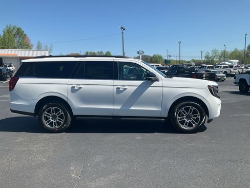 New 2026 Ford Expedition Max Active RWD image 4