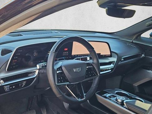 Used 2024 Cadillac Lyriq Sport RWD image 10