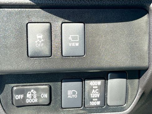 Used 2022 Toyota Tacoma TRD Off-Road image 10