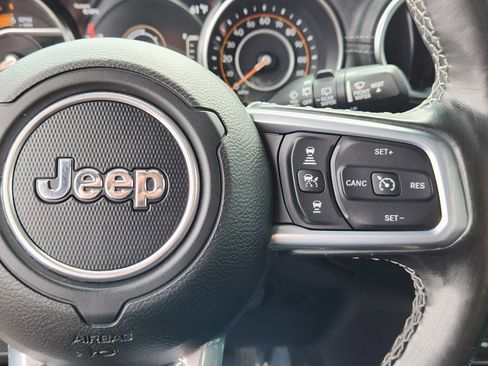 Used 2020 Jeep Wrangler Unlimited Sahara AWD/4WD image 17