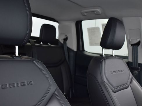 New 2025 Ford Maverick Lariat w/ Black Appearance Package AWD/4WD image 14