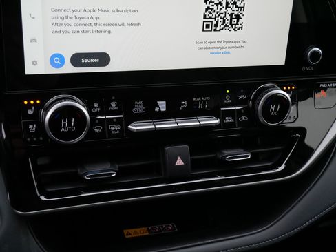 Certified 2026 Toyota Highlander Limited image 23