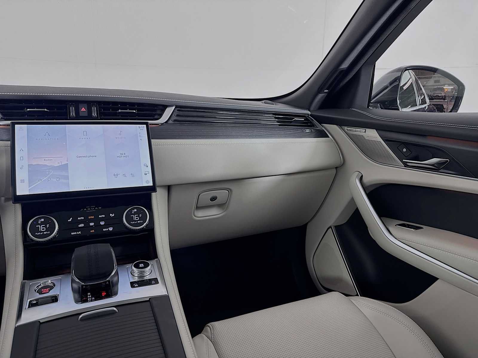 New 2025 Jaguar F-PACE R-Dynamic S AWD/4WD image 31
