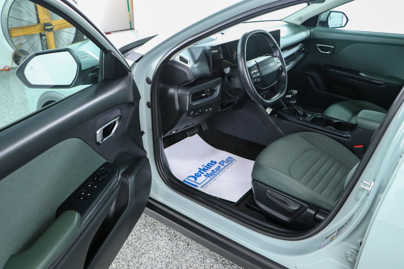 Used 2025 Kia K4 EX FWD image 3