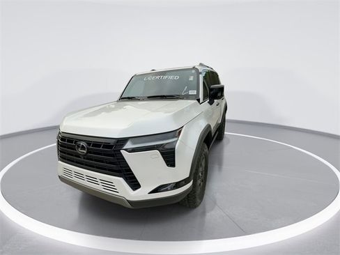 Used 2024 Lexus GX 550 image 3