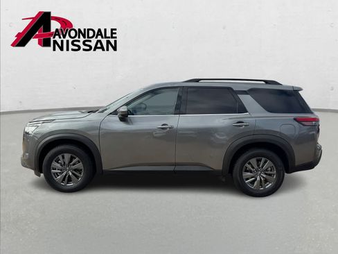 Certified 2022 Nissan Pathfinder SV image 3