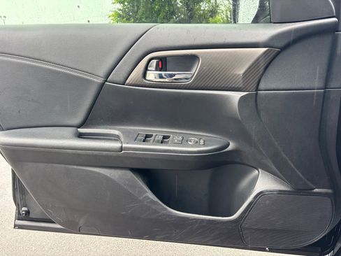 Used 2017 Honda Accord Sport image 12