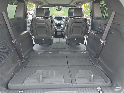 New 2026 Chrysler Pacifica Limited w/ Uconnect Theater Family Group image 14