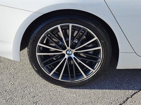 Used 2021 BMW 530i xDrive w/ Premium Package image 7