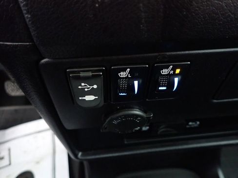 Used 2017 Toyota Sienna SE FWD image 4