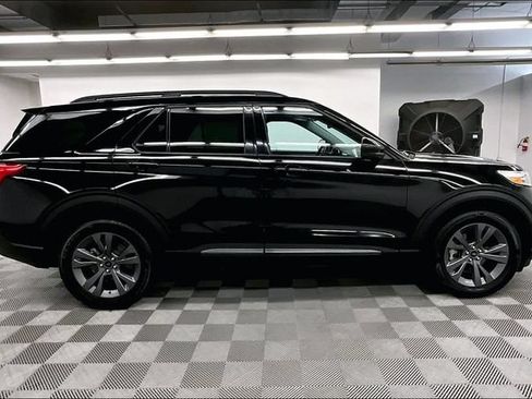 Used 2024 Ford Explorer XLT w/ XLT Sport Appearance Package AWD/4WD image 15
