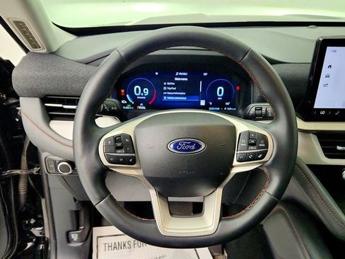 Used 2025 Ford Explorer Active AWD/4WD image 13