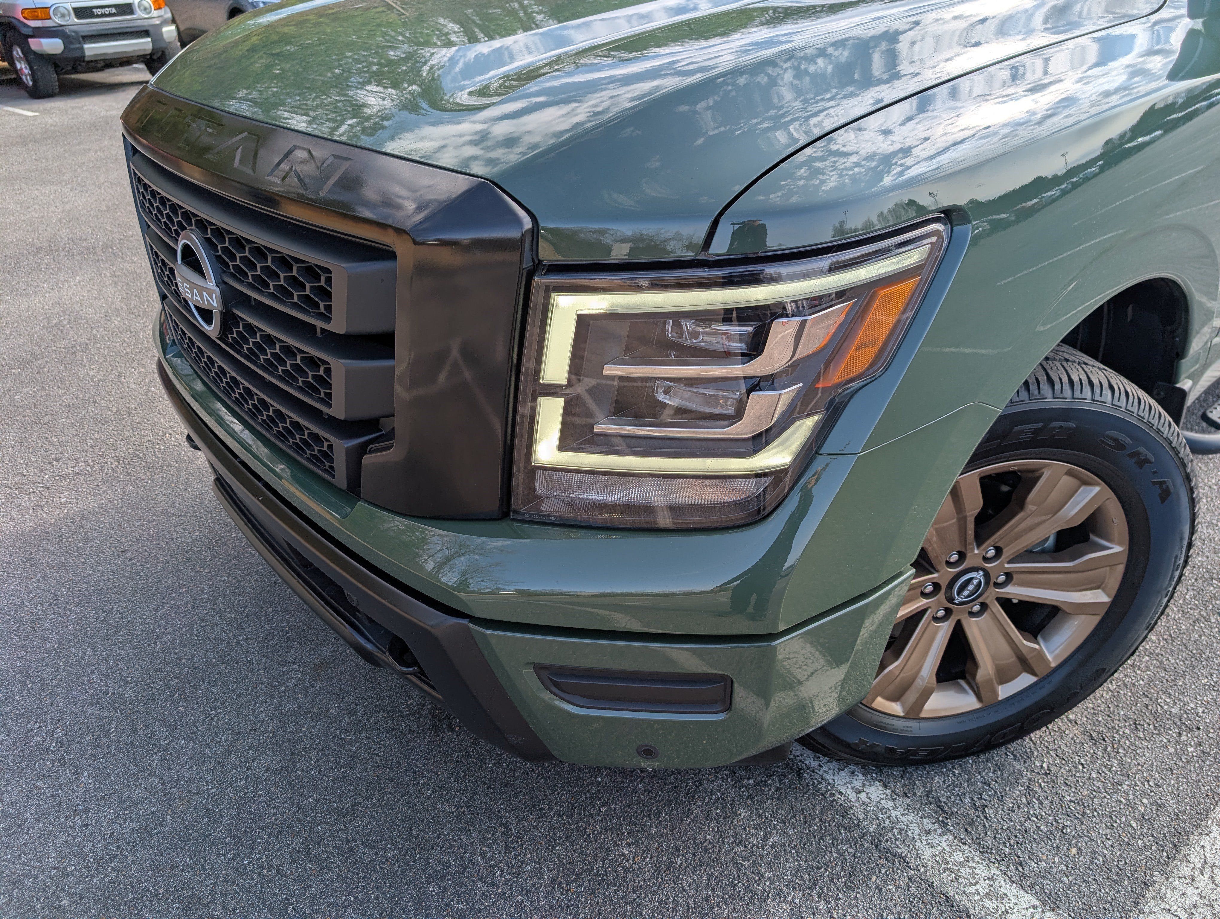 Used 2024 Nissan Titan SV w/ SV Bronze Edition Package AWD/4WD image 13